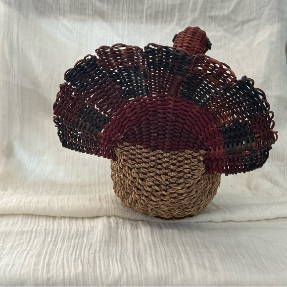 Vintage Rattan Wicker Woven Turkey Basket‎ Decor With Fruit Fall Thanksgiving - Picture 4 of 9